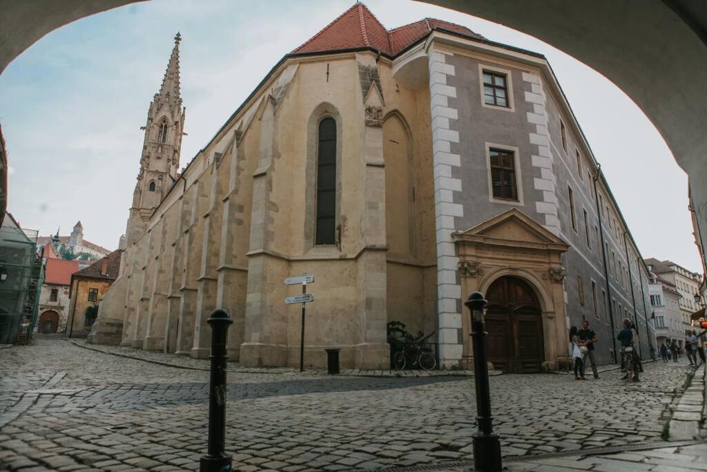 Cozy Apartment In The Heart Of The Historic City Bratislava Exteriör bild