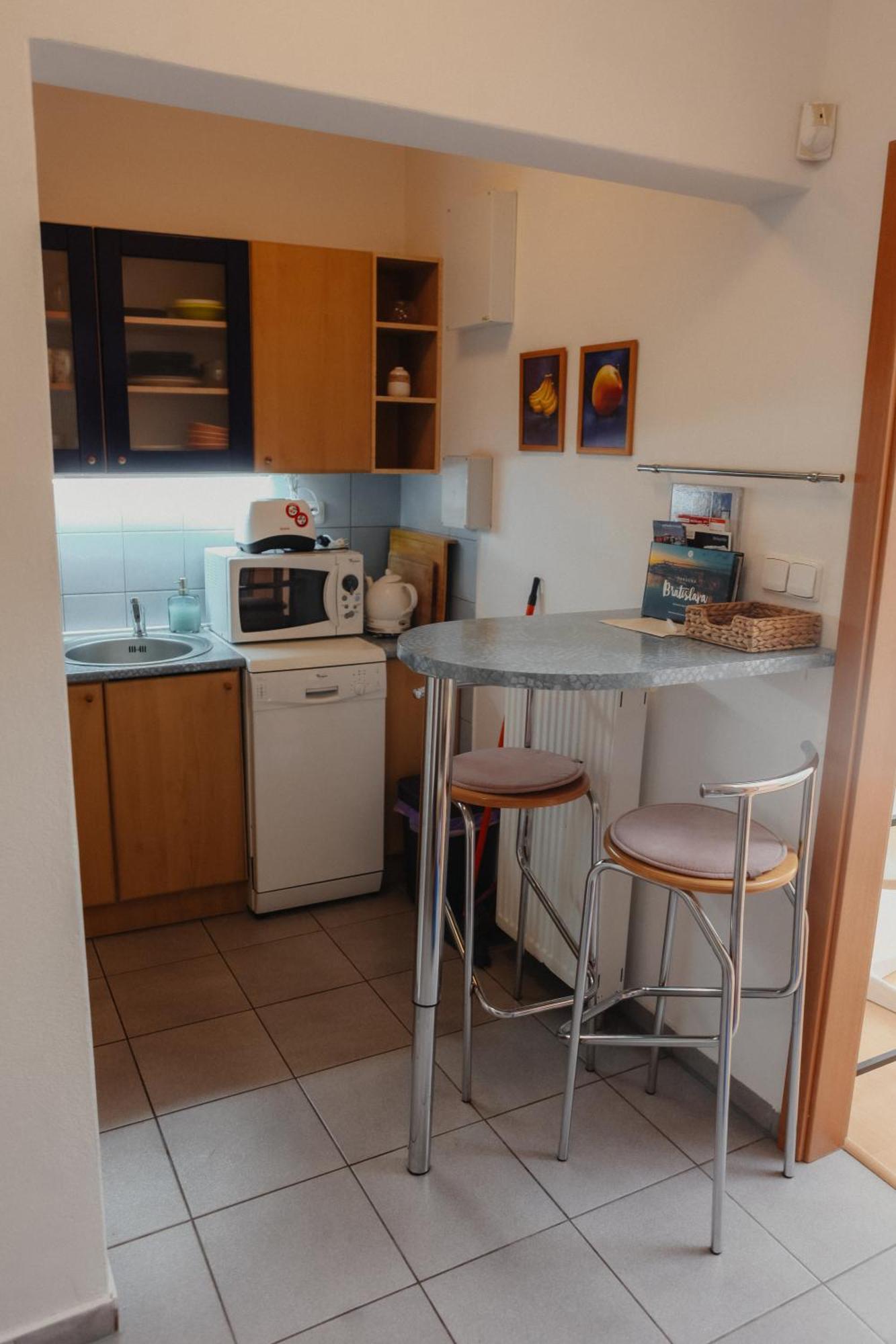 Cozy Apartment In The Heart Of The Historic City Bratislava Exteriör bild