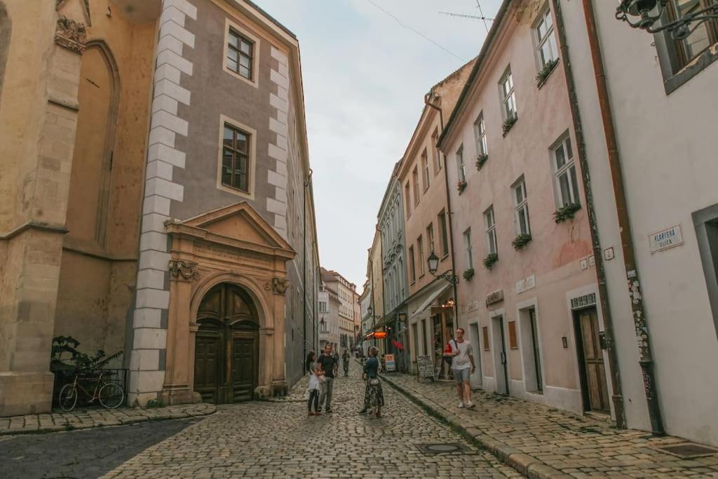 Cozy Apartment In The Heart Of The Historic City Bratislava Exteriör bild